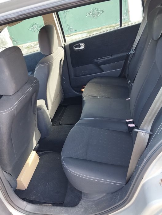 Renault Megane cinza