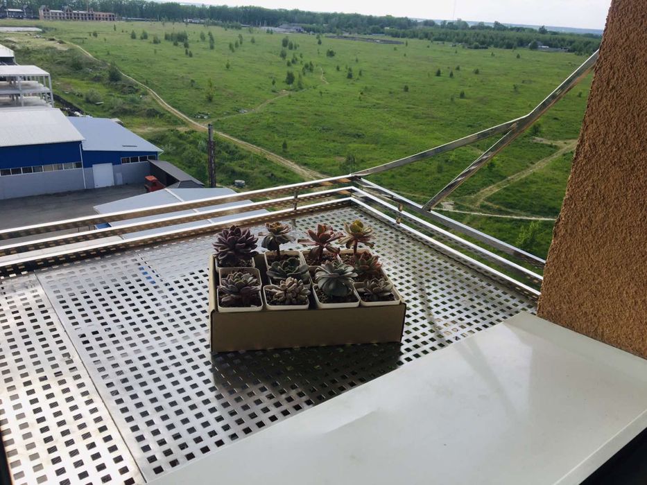 Вироби з нержавіючої сталі та чорного металу, перила та поручні з нж