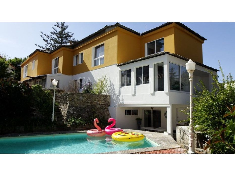 Moradia T5 com jardim, piscina num lote de 1560 m2 no Alto da Barra...