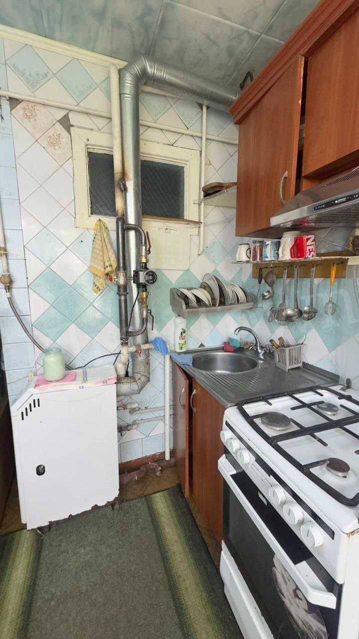 Продається 3 кімнатна квартира з автоном. опаленням в р-ні АЗС "Shell"