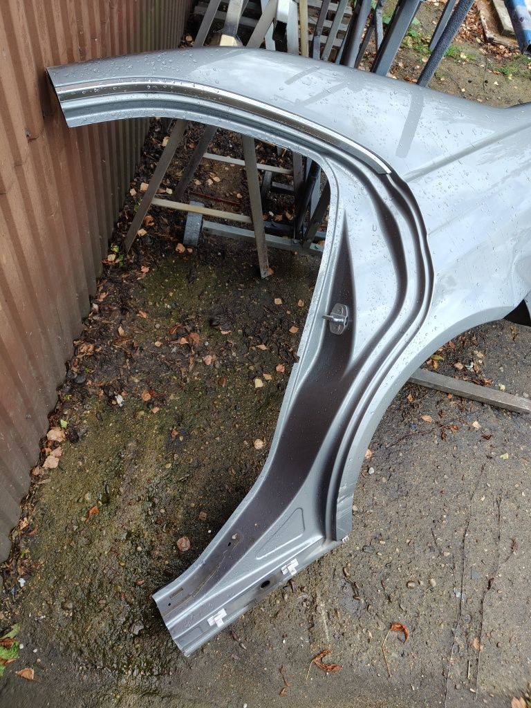 Błotnik ćwiartka lewa tylnia Mercedes w212 sedan