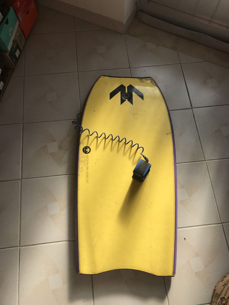 Conjunto body board (prancha+pes de pato)