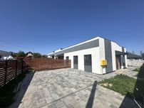 Просторий кутовий таунхаус з власною ділянкою 3,5 сотки в Гостомелі