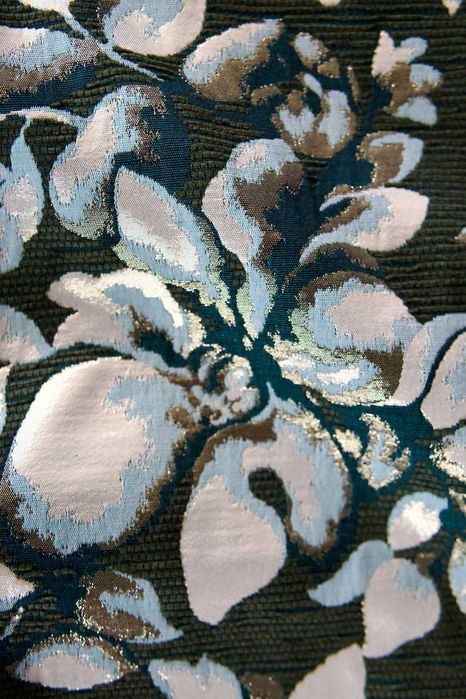 Tkanina żakardowa w kolorze khaki z kremowo-błękitnymi kwiatami