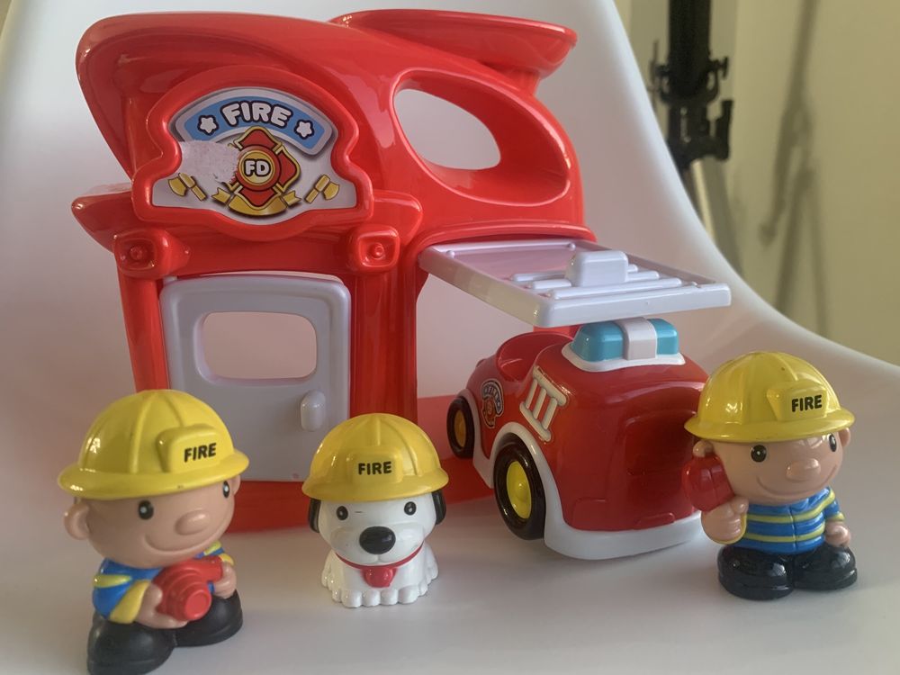 Bombeiros carro e quartel