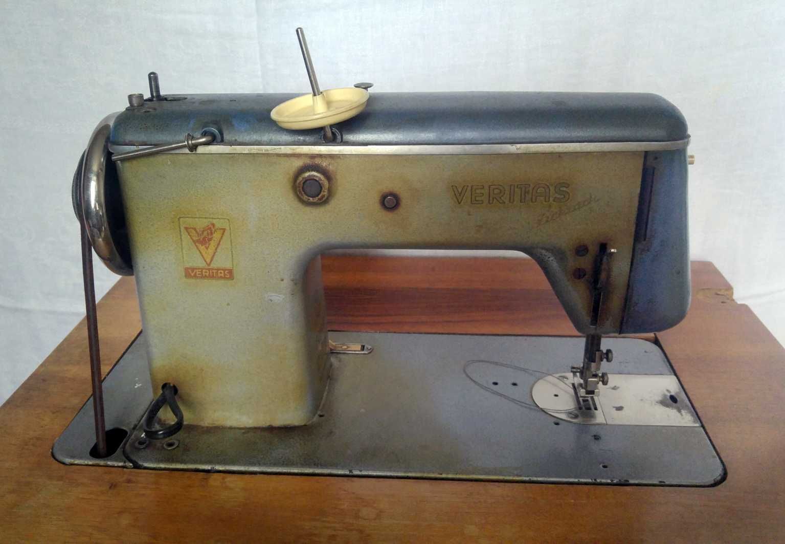 швейна машинка Veritas, ножний привiд, працюе.