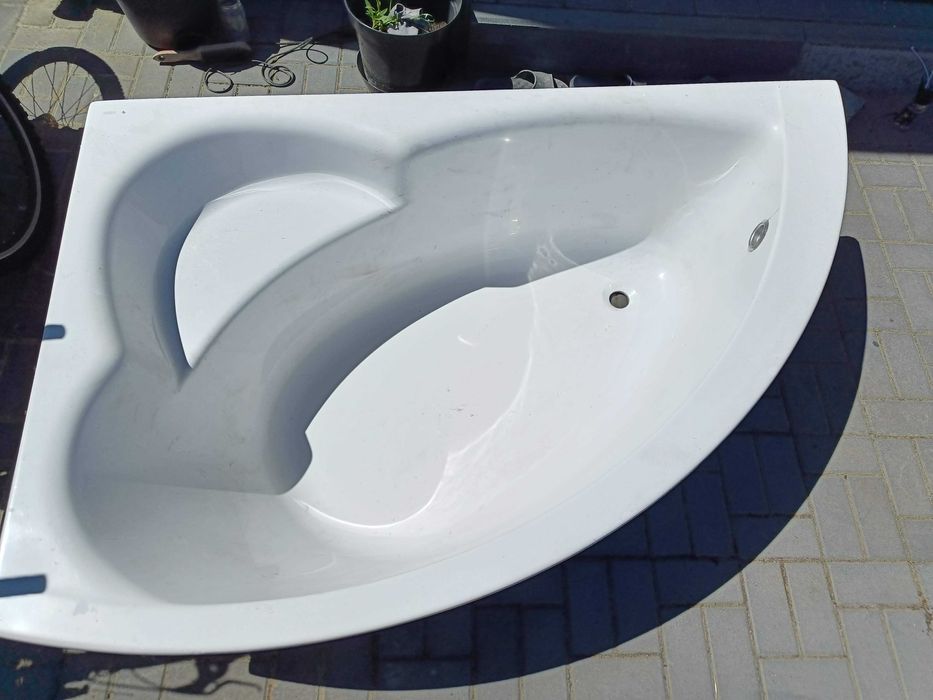 wanna plastikowa , nie używana, uszkodzona