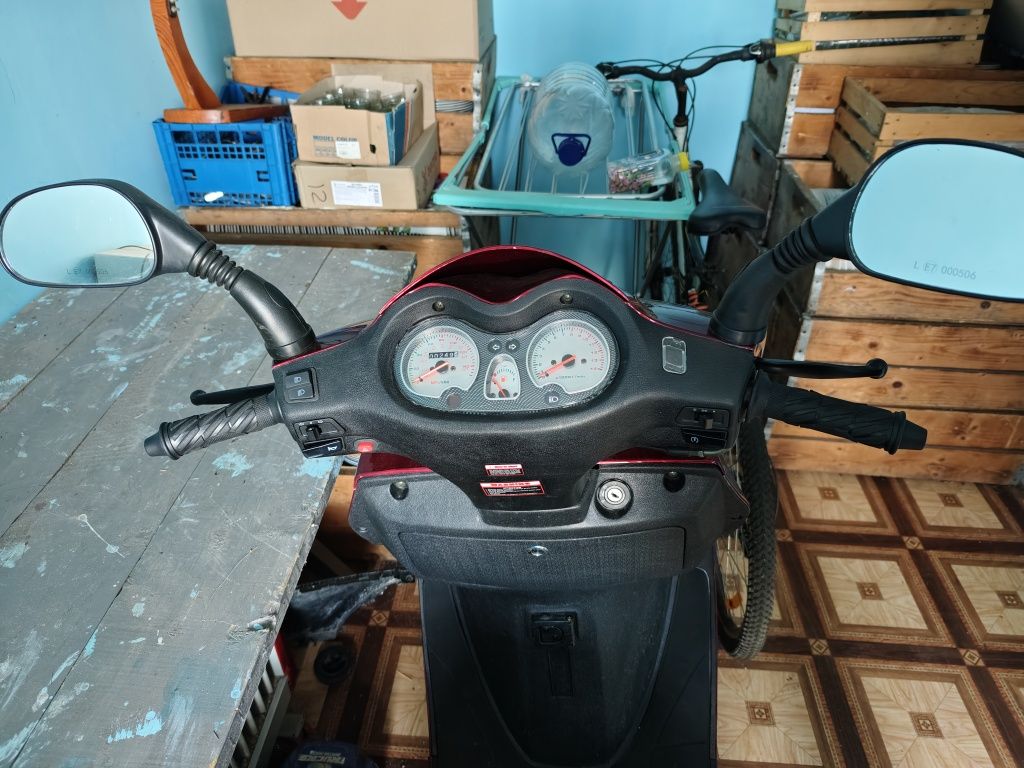 Продам скутер STORM YB150T-15D