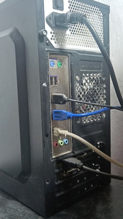 Продам  комп'ютер для ігор та роботи