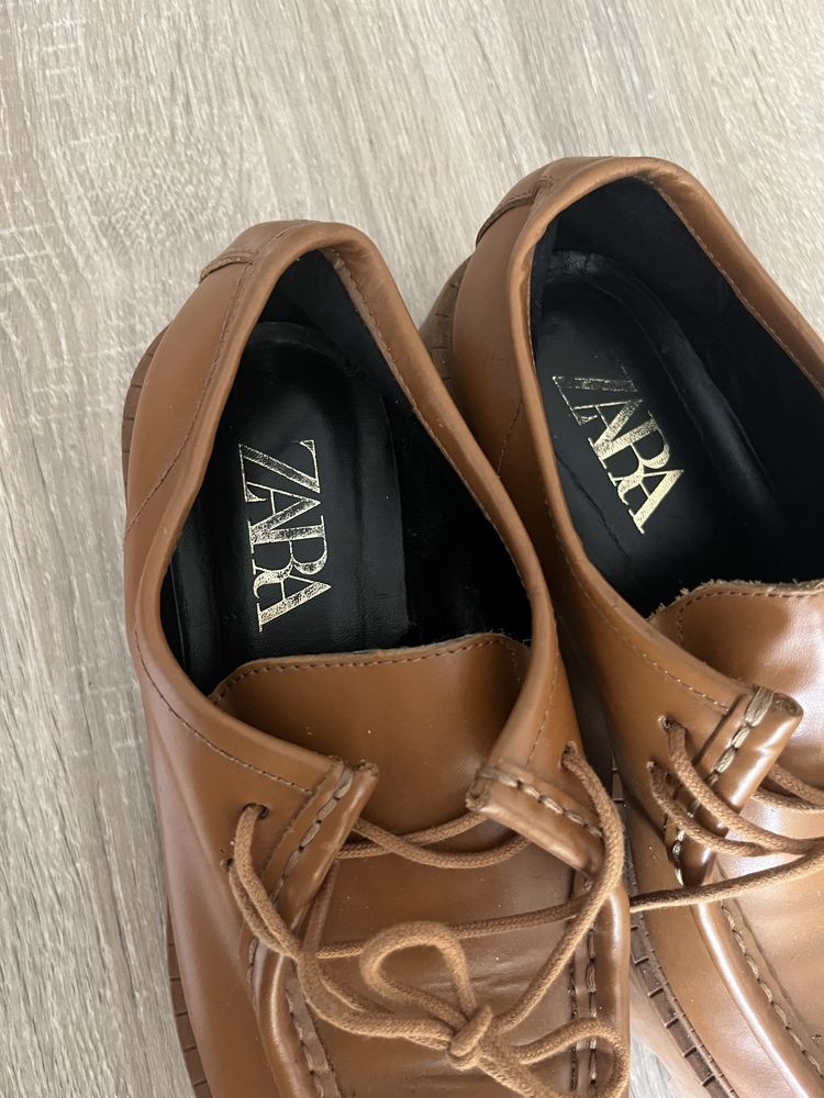 Жіночі лофери ZARA