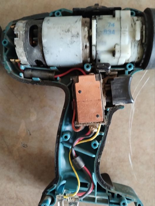 Шуруповерт по запчастям Makita DF 457  D.