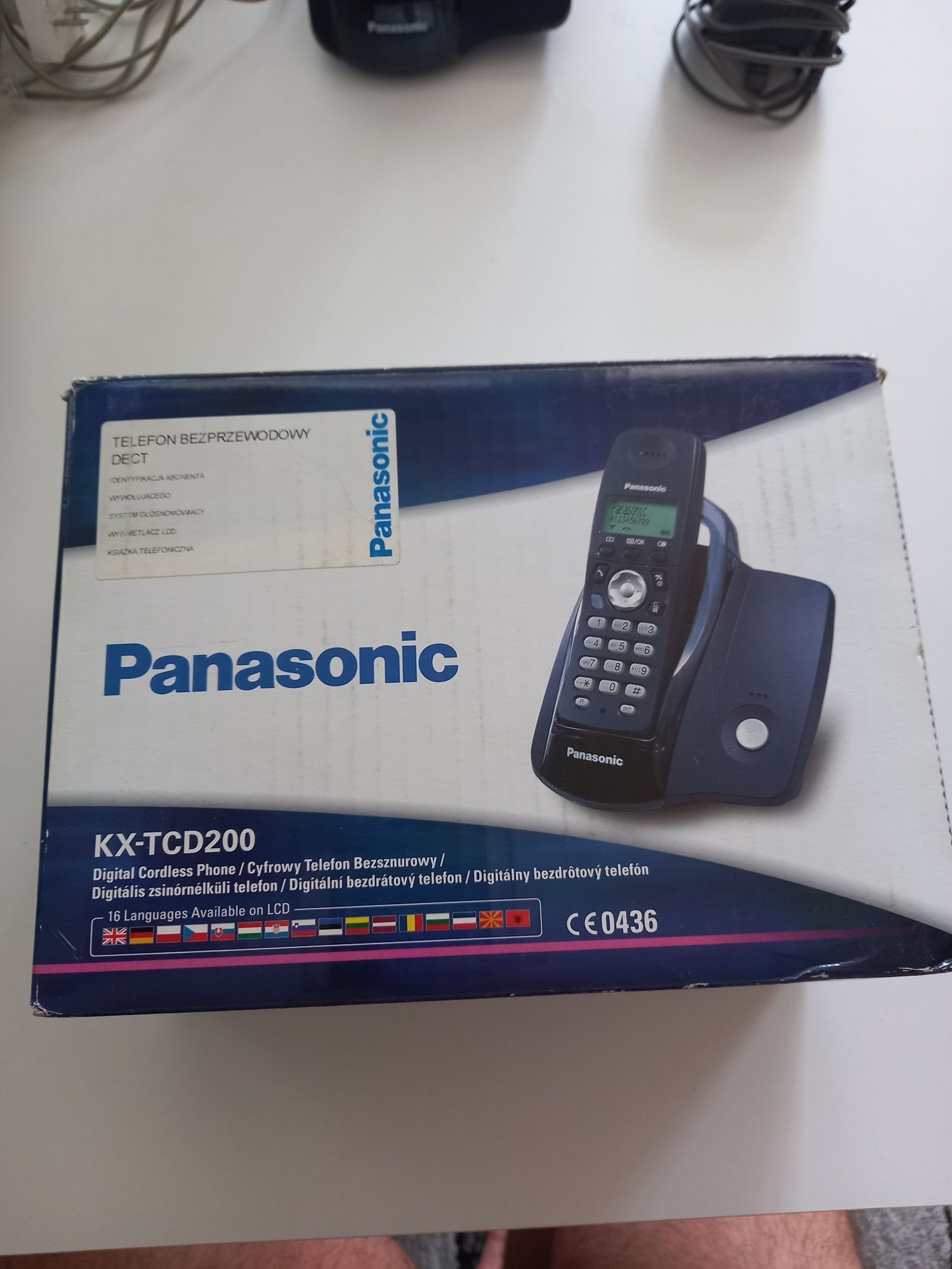 Telefon stacjonarny Panasonic.