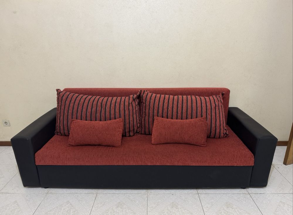 2 sofas usadas como novos