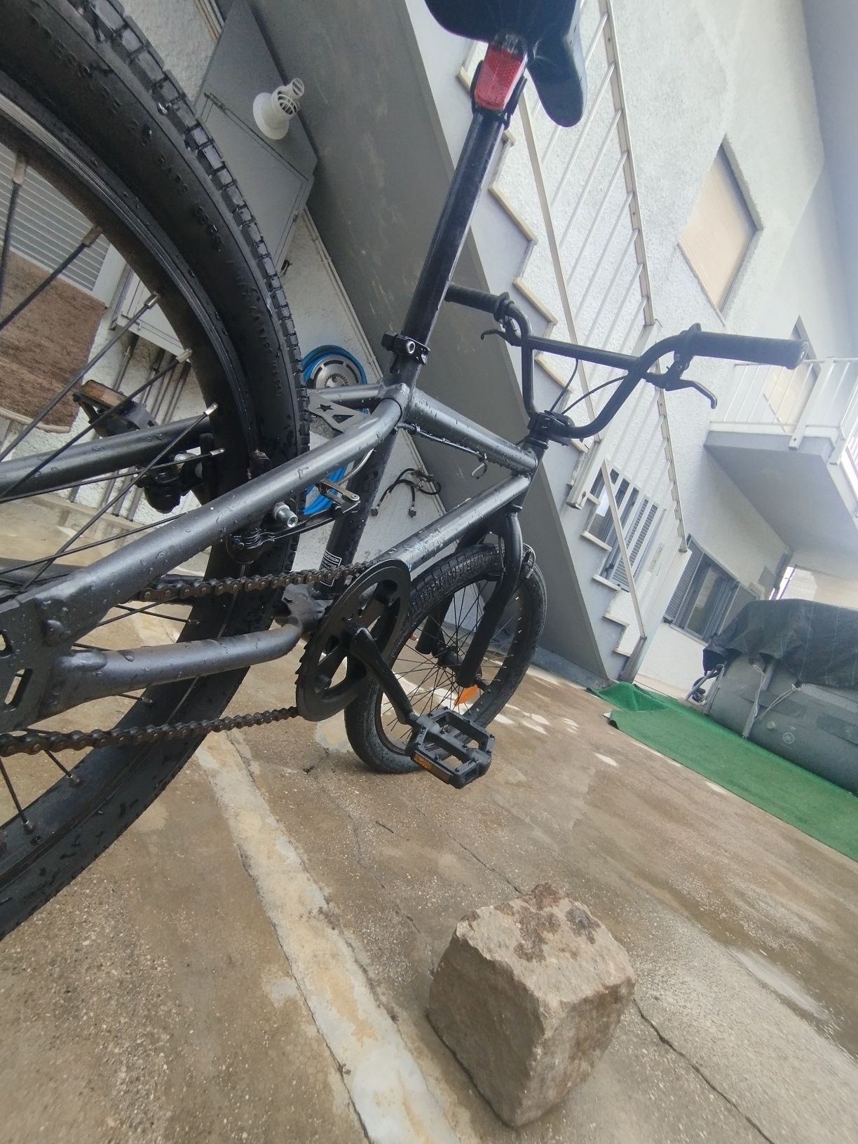 BMX Decathlon preta