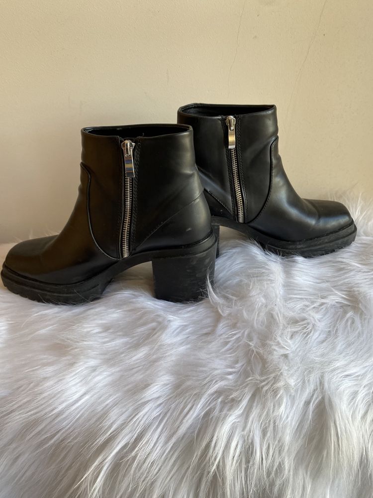 Botins pretos Zara