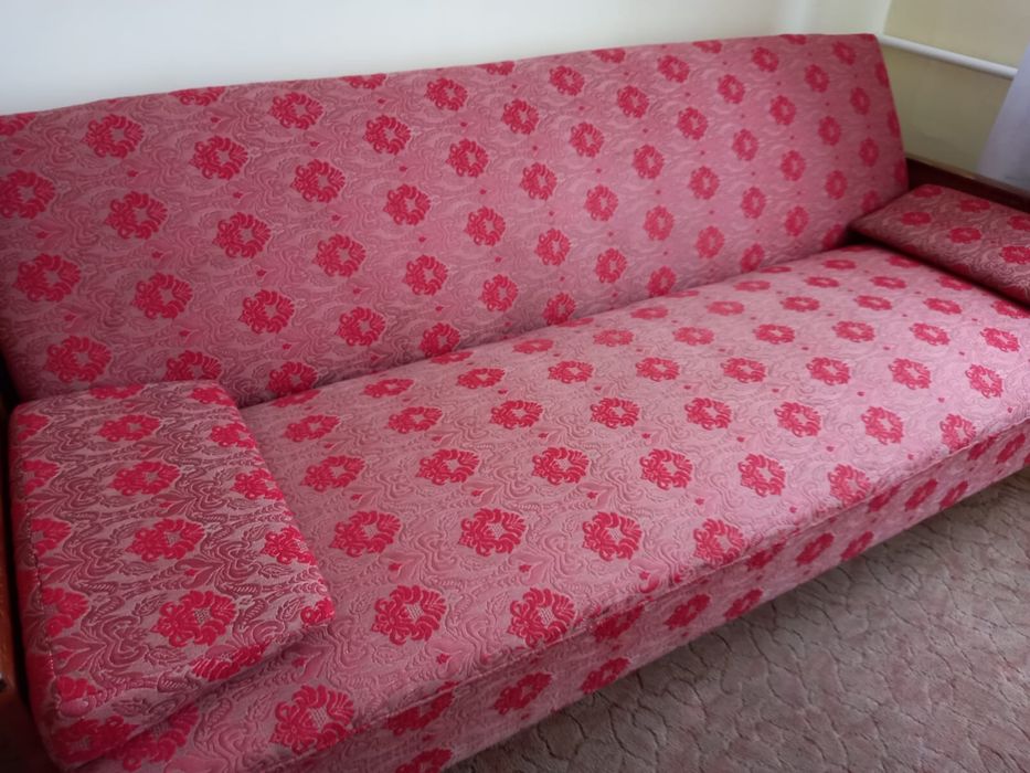 Tapczan, kanapa, łóżko dwuosobowe.