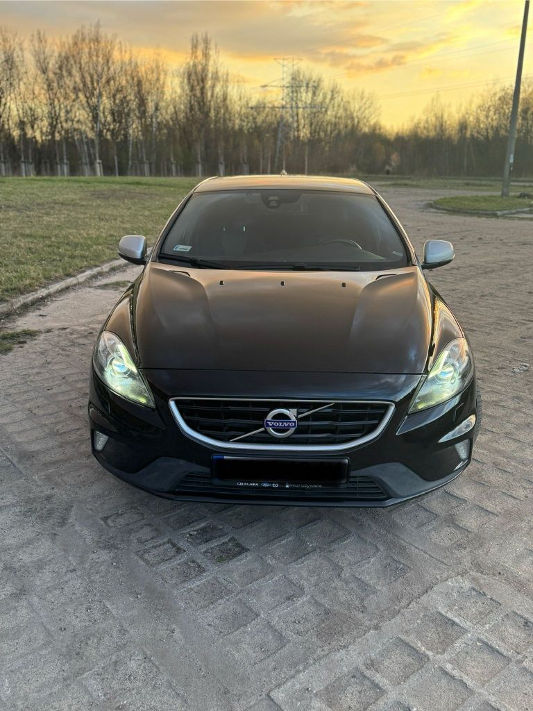 Volvo V40   R-DESIGN