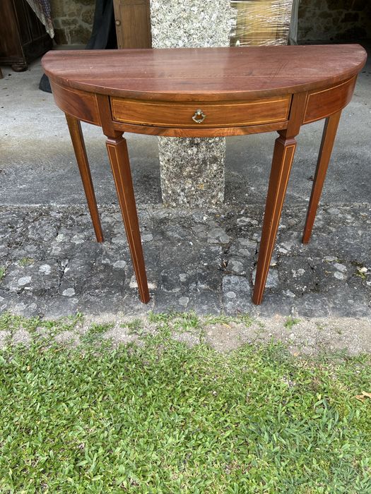 Mesa de encostar restaurada