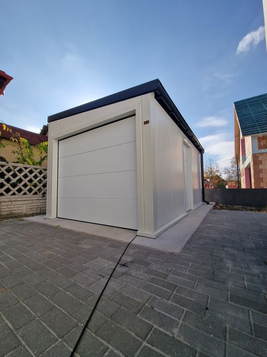 Garaż z płyty warstwowej płyta warstwowa PIR EPS izolacja profil ocynk