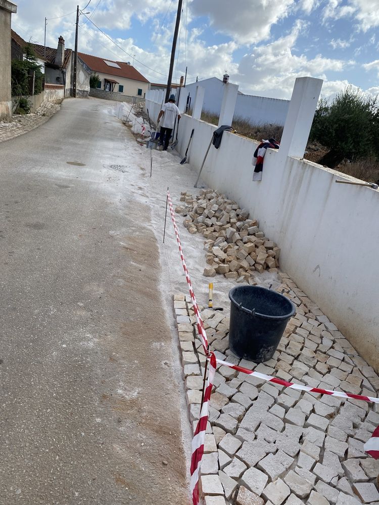 Fornecimento e aplicação de calçada á portuguesa