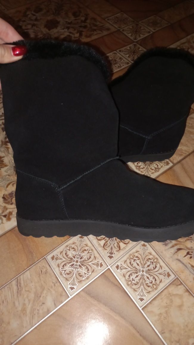 Жіночі зимові Skechers ( нові) 1000грн