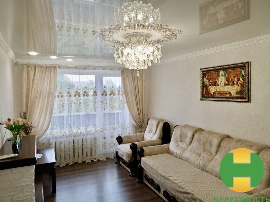 Продається 3-кімнатна квартира . Чортків