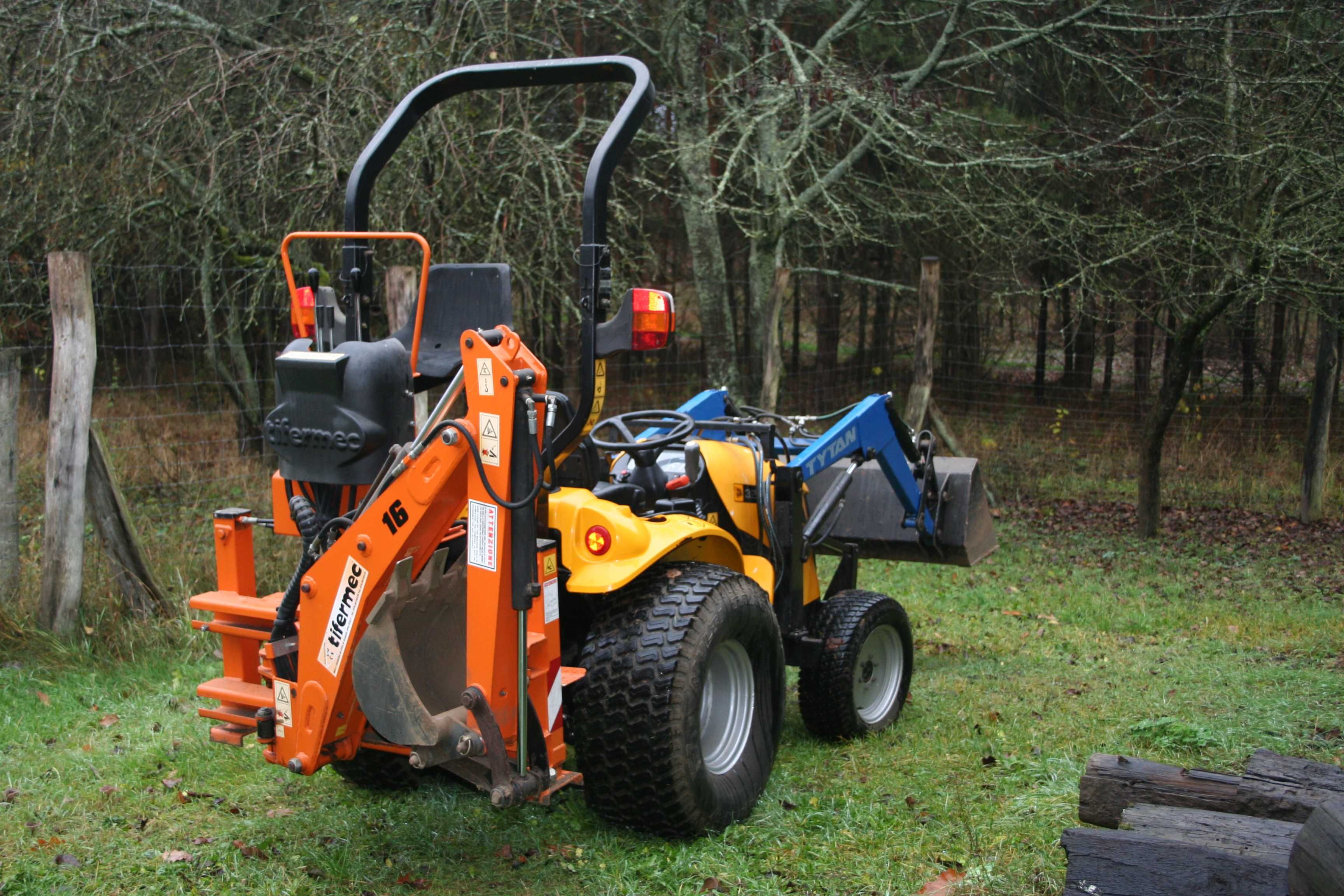 Mini Koparko-ładowarka widlak JCB