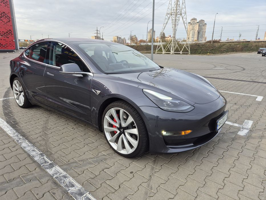 Продам Tesla Model 3