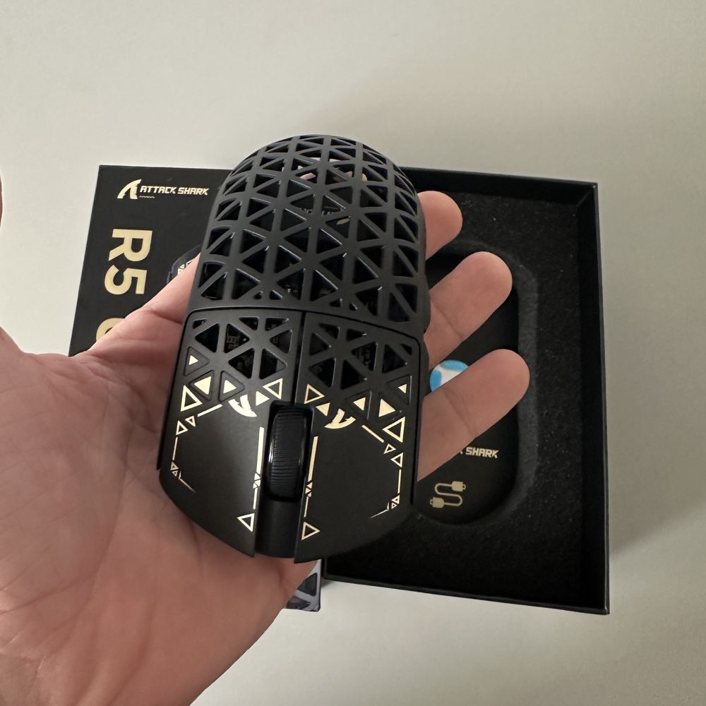‼️Attack Shark R5 Ultra 39g карбонова ігрова мишка PAW3950MAX‼️