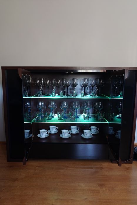 Komoda witryna Led