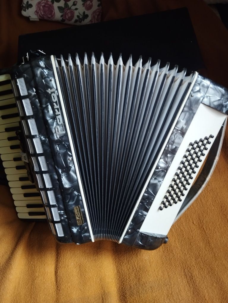 Akordeon Parrot 60 bas