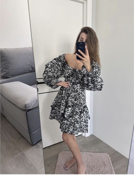 Жіноча коротка сукня