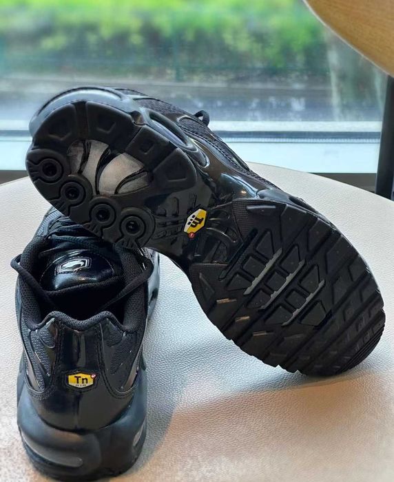 "Buty damskie Trampki"Nike_Air_Max_TN_Plus_czarny R. 45