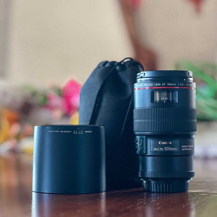 Canon EF 100mm f/2.8 L IS USM C/ Nova