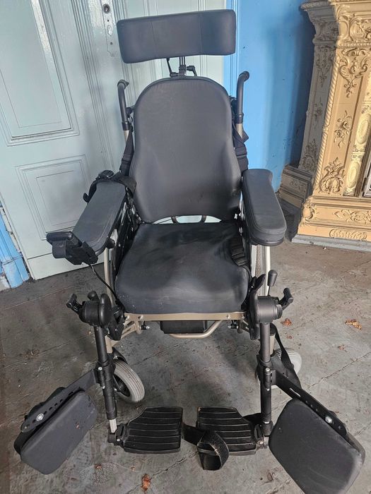 Sprzedam wózek inwalidzki elektryczny Vermeiren Invoys II E