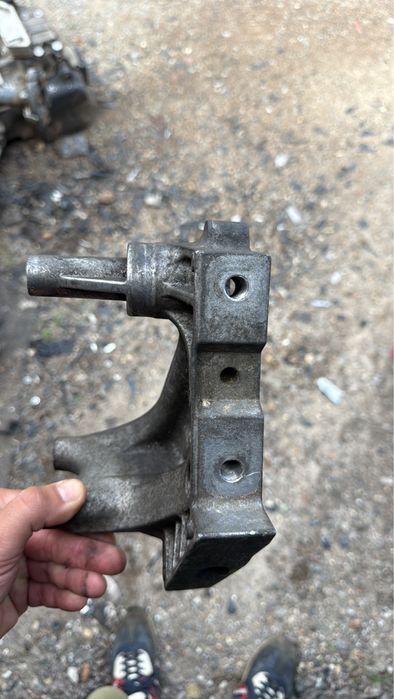 Кронштейн двигуна 2.0 1.6 tdi golf 7 ауді а з