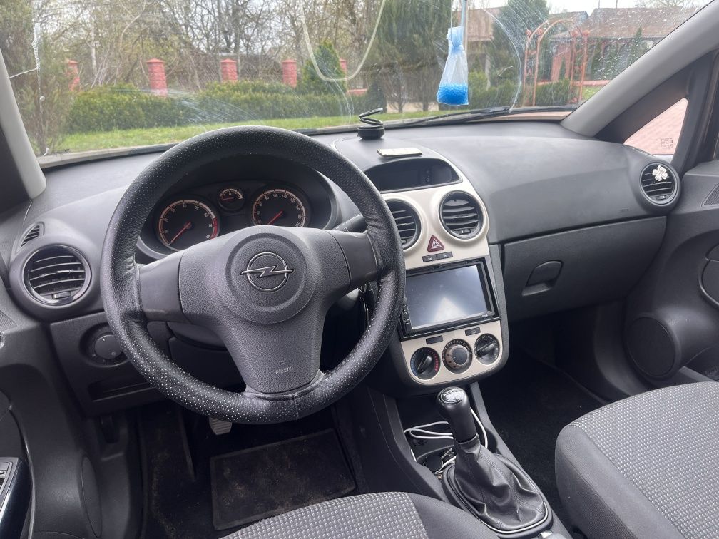 Opel corsa 1l бензин