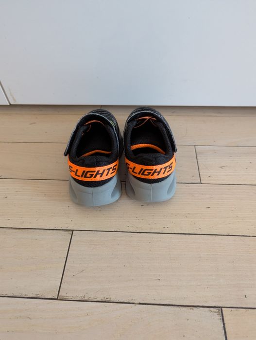 Sprzedam Sneakersy r.21