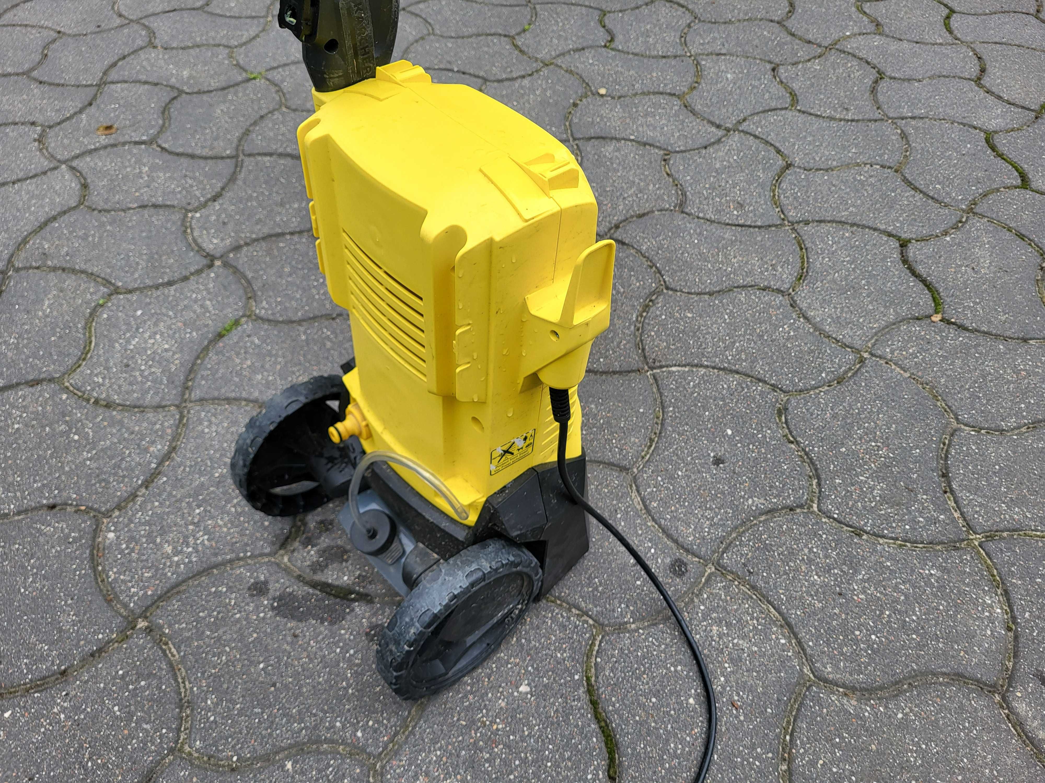 Myjka ciśnieniowa KARCHER K 3 Car Home z pojemnikiem na płyn kółka