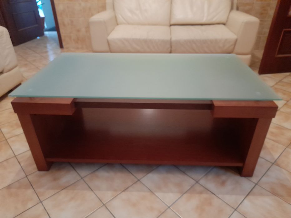 Estante e mesa centro em cerejeira e wengue.