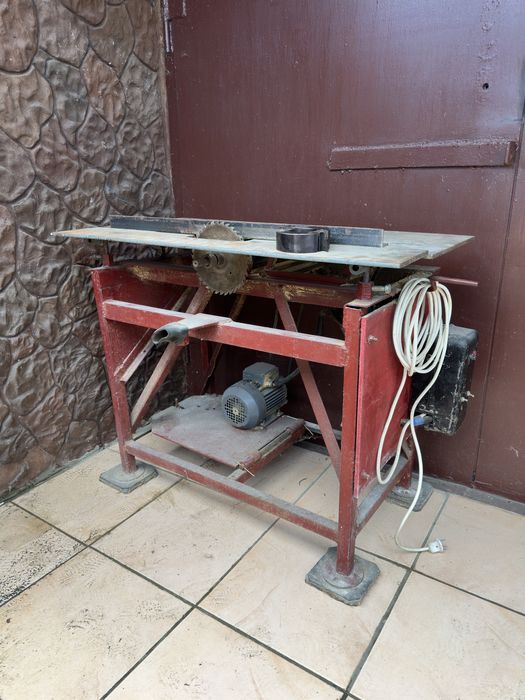 Продаю деревообрабатывающий рубанок-циркулярка.