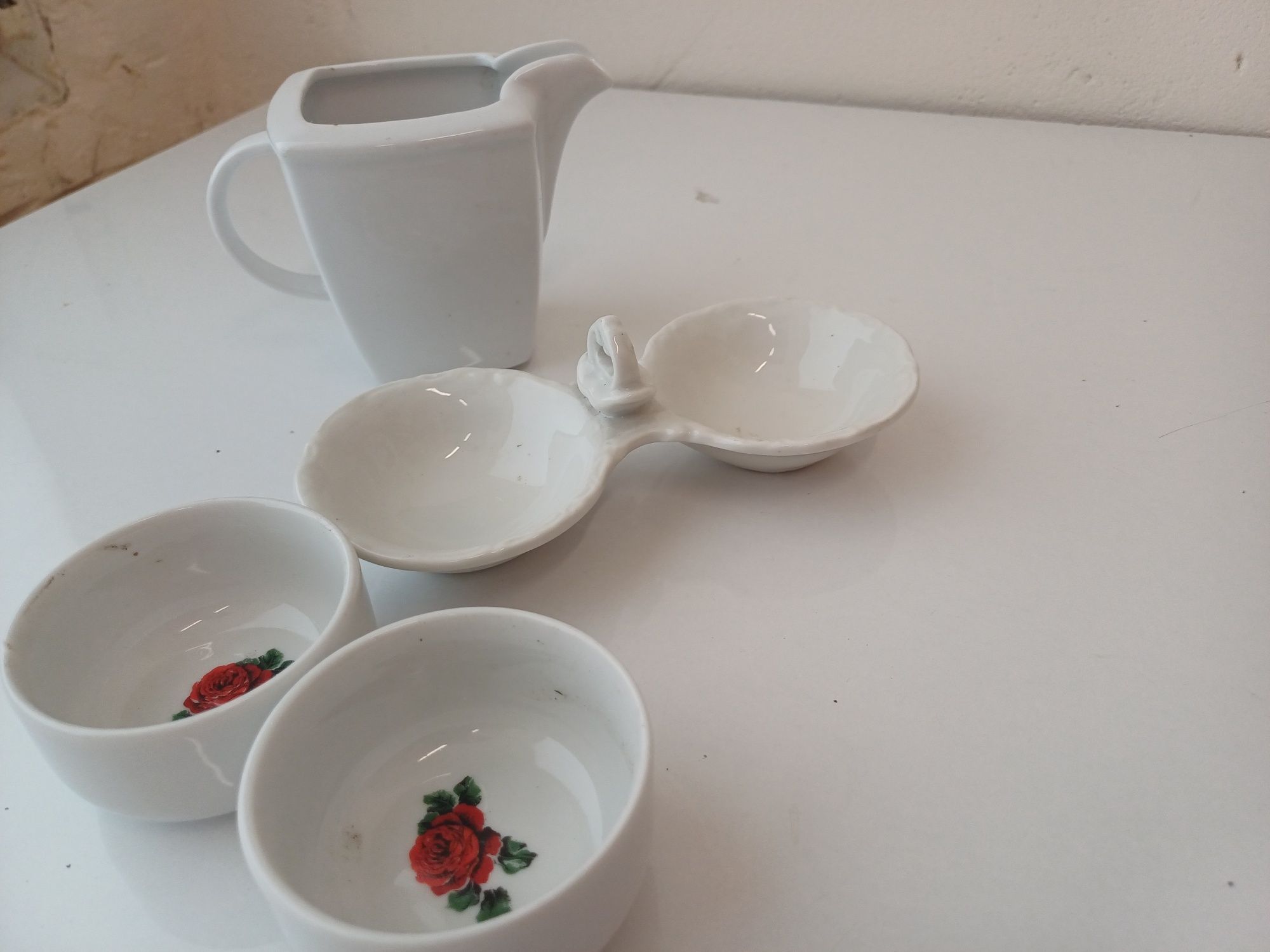 Naczynie pojemnik na przyprawy z porcelany + dzbanek na mleko Chodzież