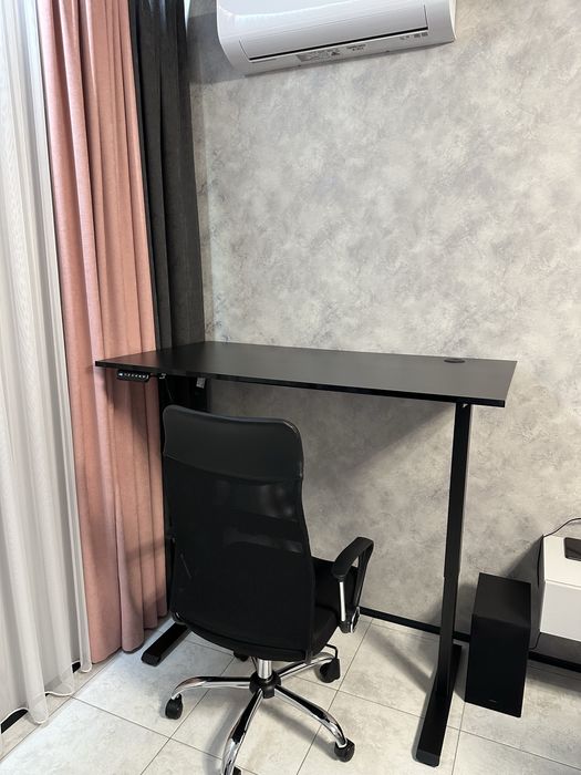 Стіл з електро регулюванням висоти