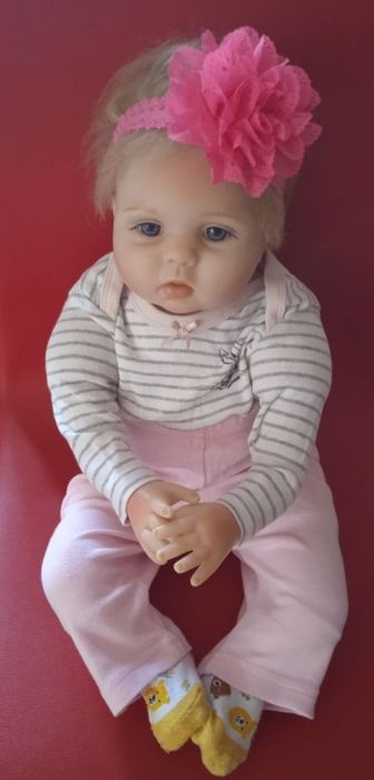 Duża lalka z maskotką typ reborn 55cm.