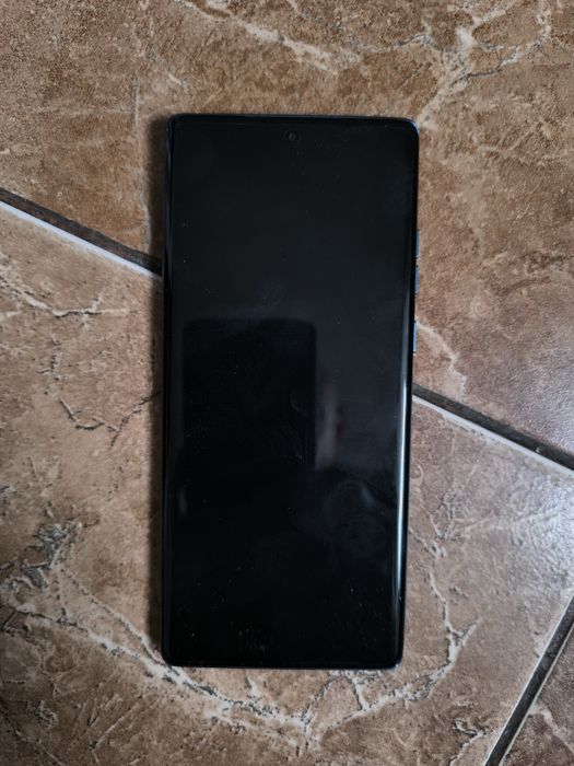 Продаеться новий телефон