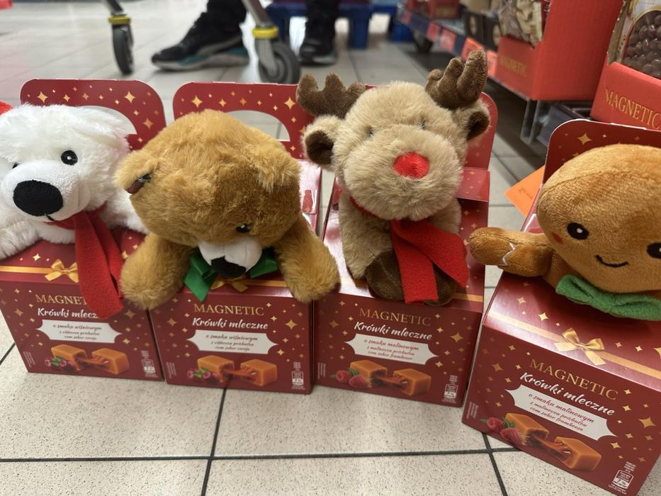 Набір новорічний іграшка та цукерки