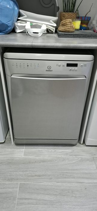 Maquina lavar loiça Indesit DFP 58T94 CA NX EU INOX
