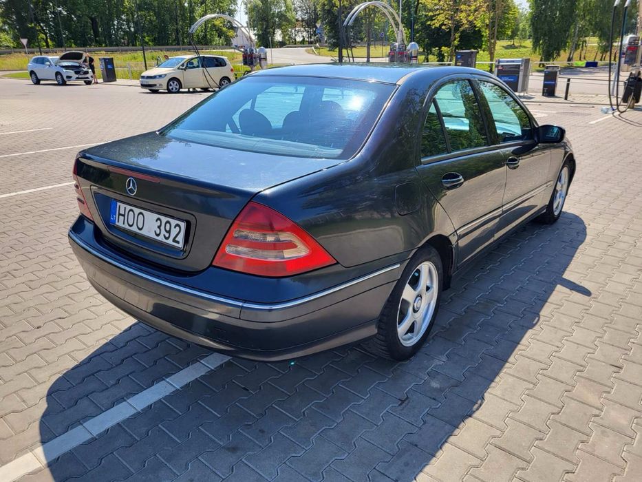 Розбірка Mercedes-Benz W203 2.2 CDI OM646 Синій колір