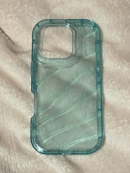 Чехол на Iphone 16 pro