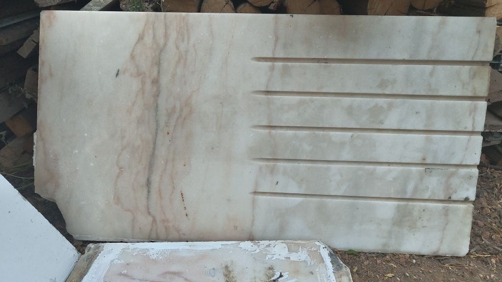 Lavaloiça antigo em pedra